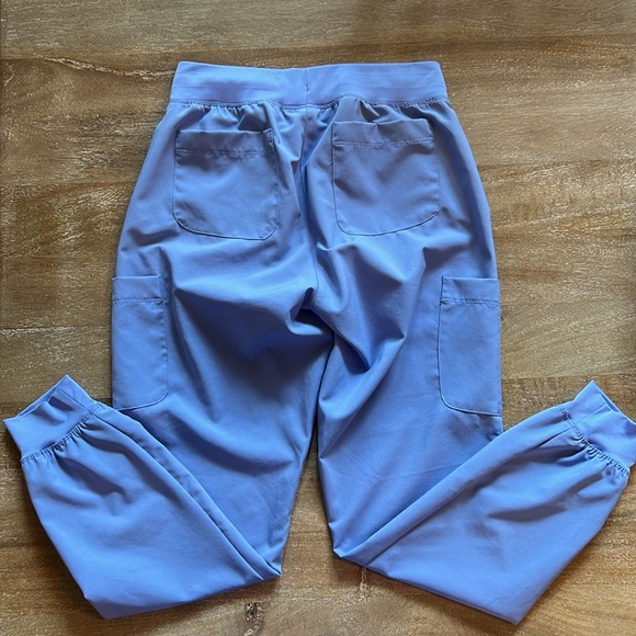 Maevn Momentum Jogger Scrub Set - Picture 13 of 14